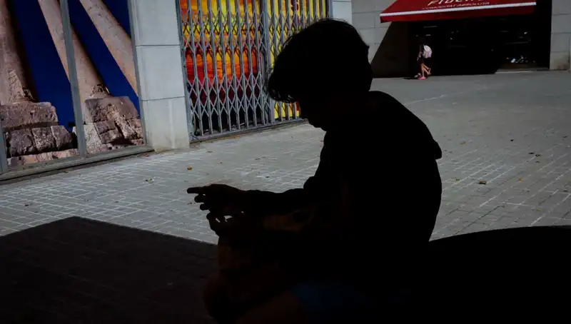 ** Zengin Ülkede Yoksul Çocukların Dramı: Gerçekten Daha Fazlası Var**