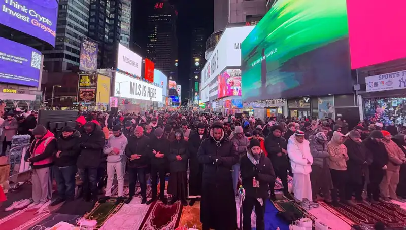 New York Times Meydanı'nda Tarihi Teravih Namazı Etkinliği Gerçekleşti
