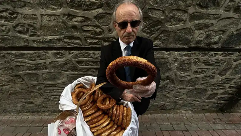 Kravatlı Simitçi: İş yaşamının sırlarını simit tezgahında keşfedin