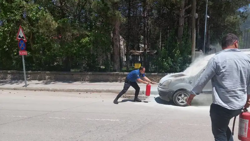 Emniyet Binasında Alev Alan Araç, Polis Tarafından Kahramanca Söndürüldü