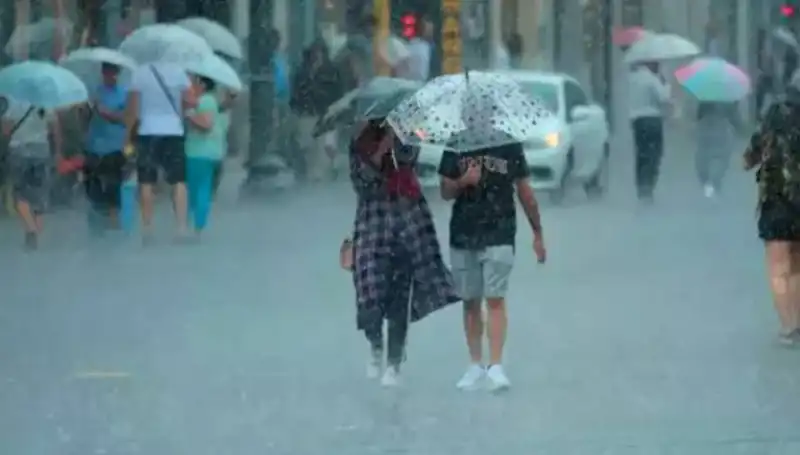 İstanbul'da Sağanak Yağış ve Yangın Bölgesinde Kuvvetli Rüzgar Tehlikesi!