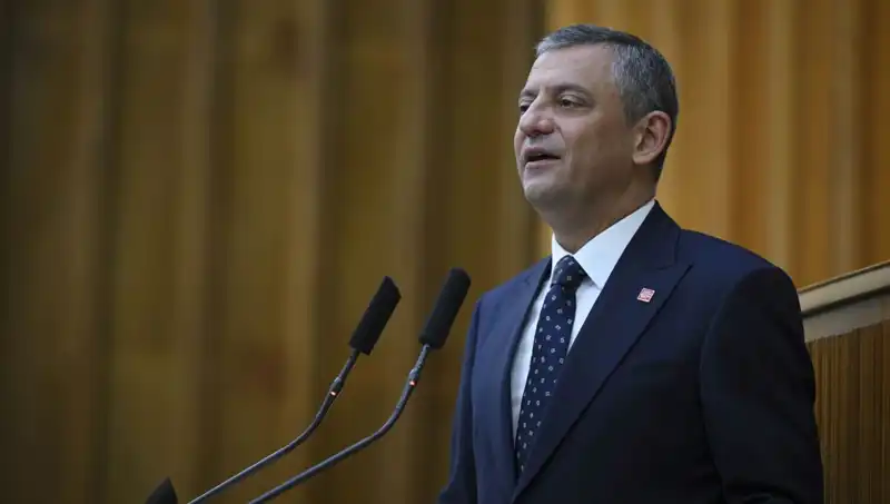 CHP Kurultay Davasına Özel'den Sert Tepki: Siyasi Arenada Gerginlik Artıyor