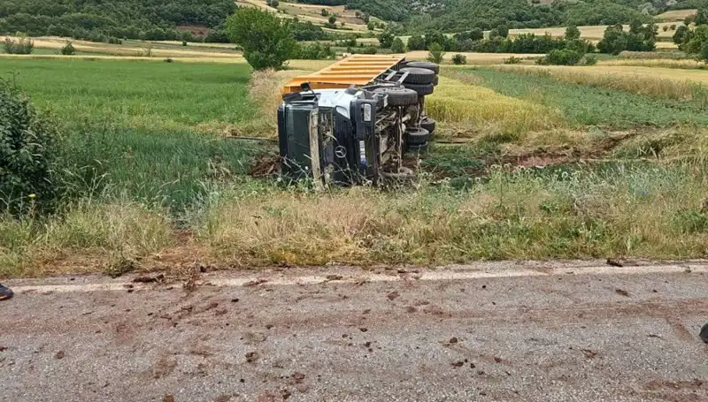 Tokat'ta Devrilen Kamyon Faciasında Şoför Hayatını Kaybetti