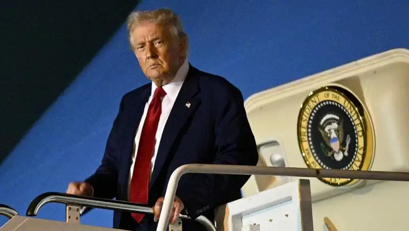 Katar'dan Trump'a Uçan 'Kral Jet': 400 Milyon Dolar Değerindeki Uçak Görüntülendi!