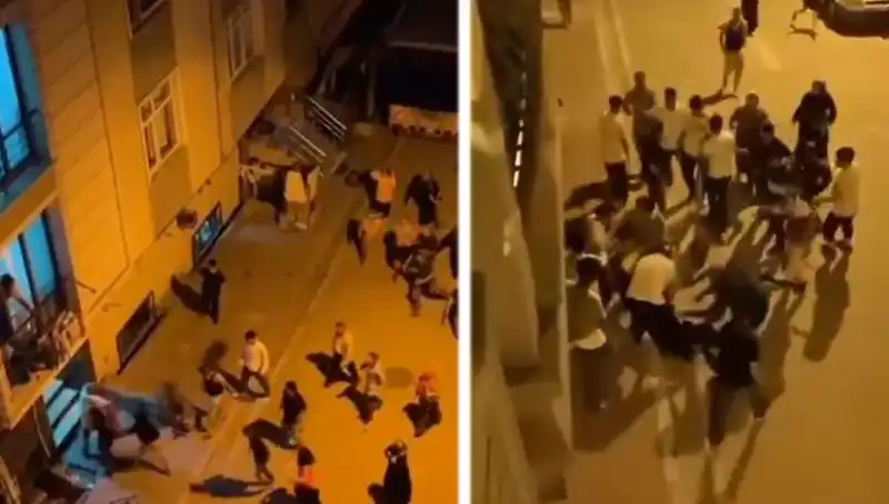 Esenyurt'ta Laf Atma Tartışması Büyüyünce Sopalarla Kavga Çıktı