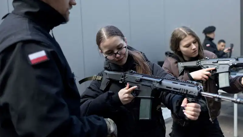 Polonya, Savaş İçin Hazırlıklarını Artırıyor: Siviller Askeri Eğitime Katılıyor