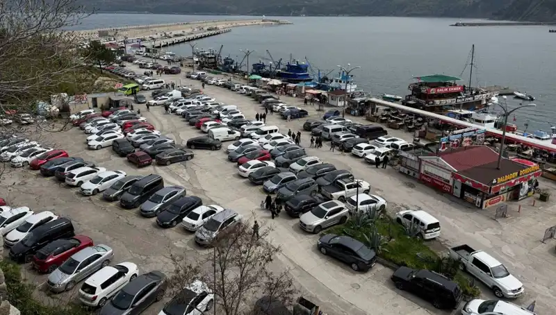 Bayramda İlçemizde Trafik Patladı: 4 Günde 14 Bin 600 Araç Girişi!