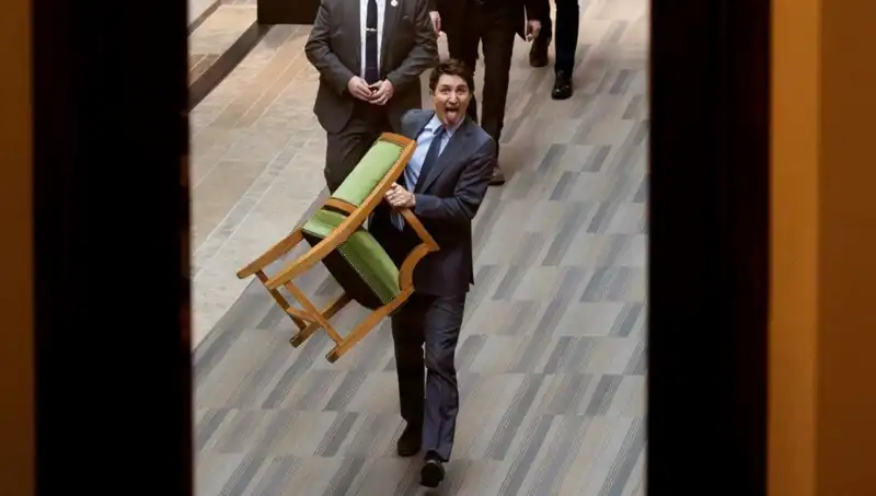 Trudeau, Son Veda Anında Sandalyeyle Gitti: Halktan Ne Çaldı?