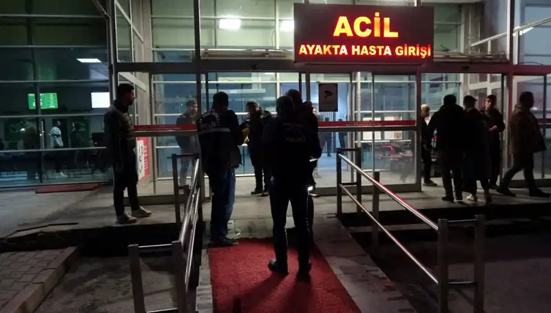 Hastane Acil Servisinde Silahlı Kavga: 3 Yaralı, Hastanede Panik Ortamı