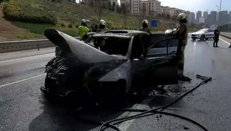 Alev Alev Yanan Otomobil, Şehri Korku İçinde Bıraktı!