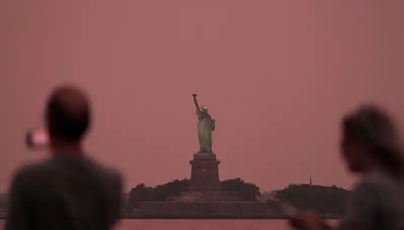 Kanada Orman Yangınları: New York'u Saran Dumanın Nedenleri ve Sonuçları