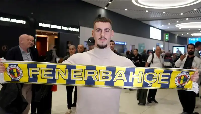 Fenerbahçe, Genç Futbolcu Mimovic'in Lisansını Çıkardı: Yeni Umutlar