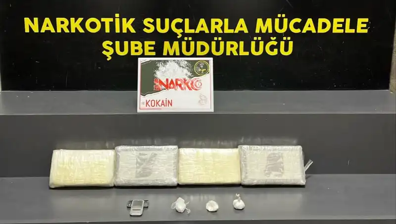 İzmir'de Dev Uyuşturucu Operasyonu: 15 Kilo Eroin Ele Geçirildi
