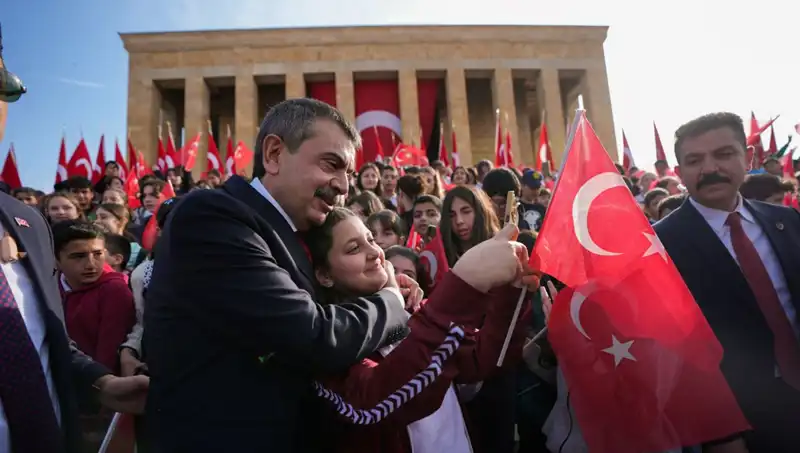 Bakan Tekin, Anıtkabir'de Çocuklarla Geleceğe Umut Doldurdu