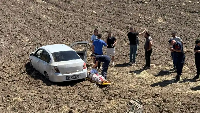 Osmaniye'de Otomobil Tarlaya Uçtu: Korkutan Kaza Sonrası Üç Yaralı