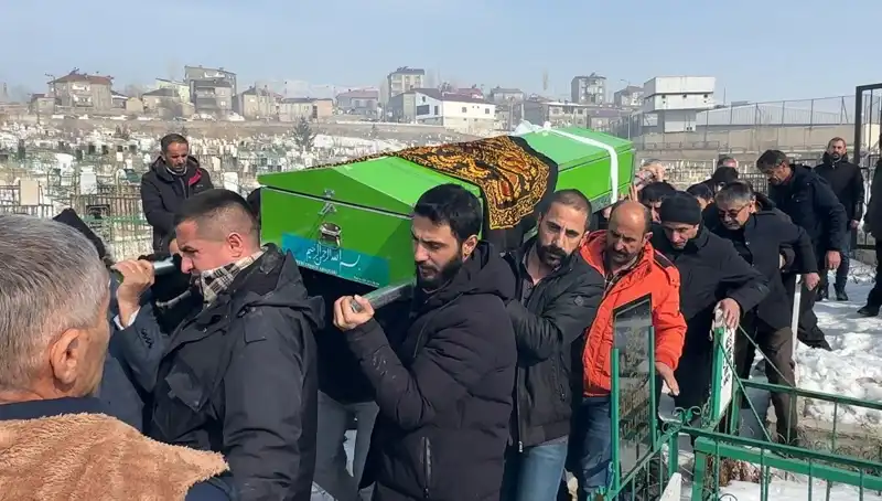 Elektrik Akımına Kapılan Genç Kız, Sevenlerini Ağlattı: Törenle Uğurlandı
