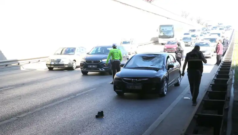 Polisten Kaçarken Üst Geçitten Atlayan Genç, Sosyal Medyada Gündem Oldu