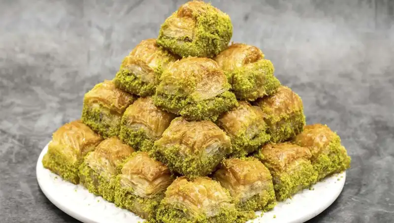 Baklavada Bulunan Bakteri: Uzmanın Uyarıları ve Olası Tehlikeleri