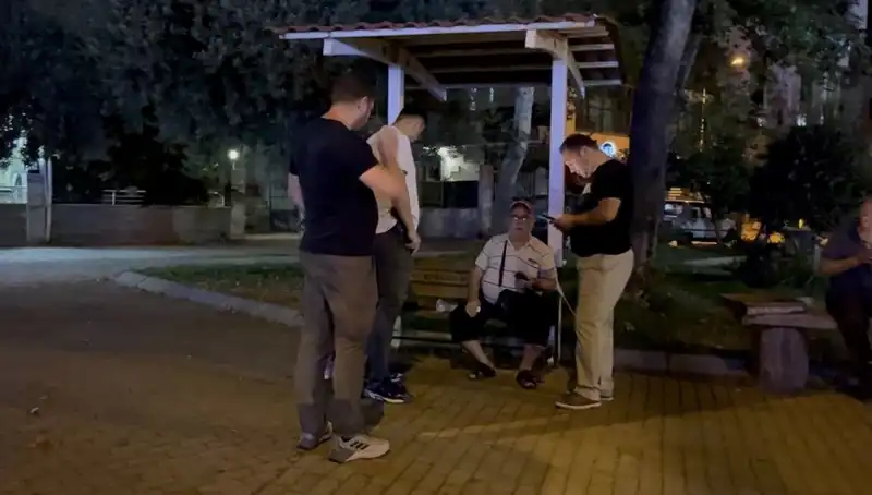 Kısmı Görme Kaybı Olan Adamın Telefonu Çalındı: Güvenlik Kamerası Görüntüleri Ortaya Çıktı!