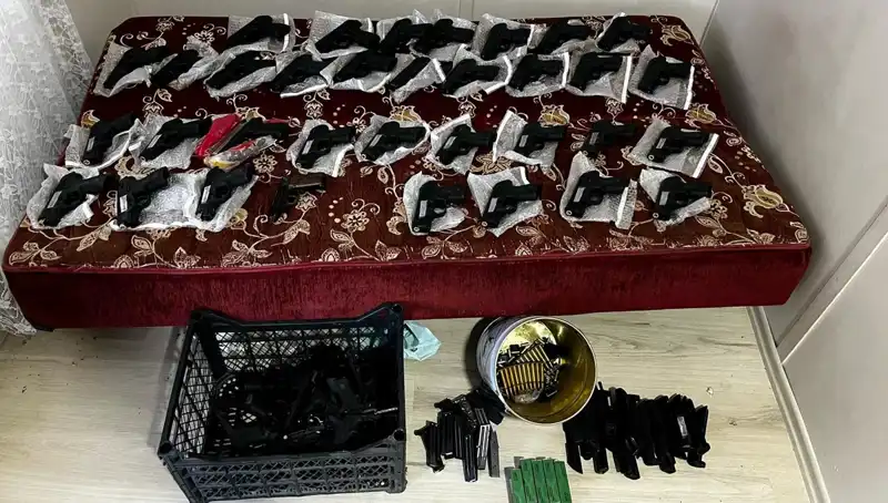 Gaziantep'te Şok Gelişme: El Bombası ve 45 Silah Ele Geçirildi