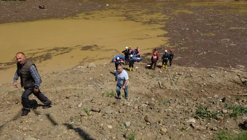 Trabzon'da Sel Felaketi: Evinin Su Tahliyesini Yaparken Hayatını Kaybeden Adamın Hikayesi