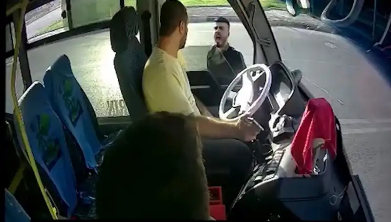 Antalya'da Dehşet Anları: Otobüs Şoförünü Bıçaklayan Şahıs Yakalandı