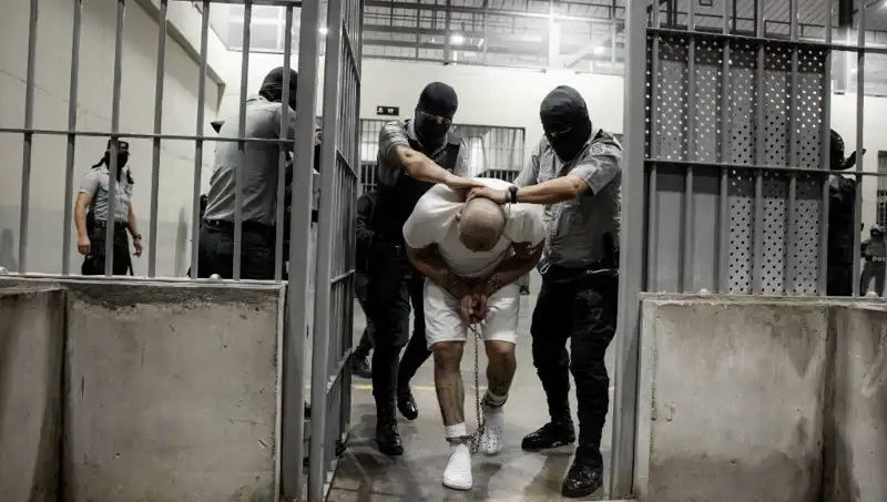 Trump’tan Şaşırtan Açıklama: El Salvador’da Göçmen Akını Neden Artıyor?