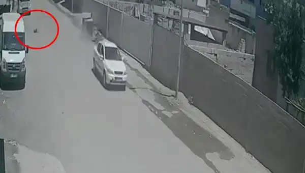 Çocuk Kazası: Hitabet Şehrinde Otomobil Kaçtı, Aile Şokta!
