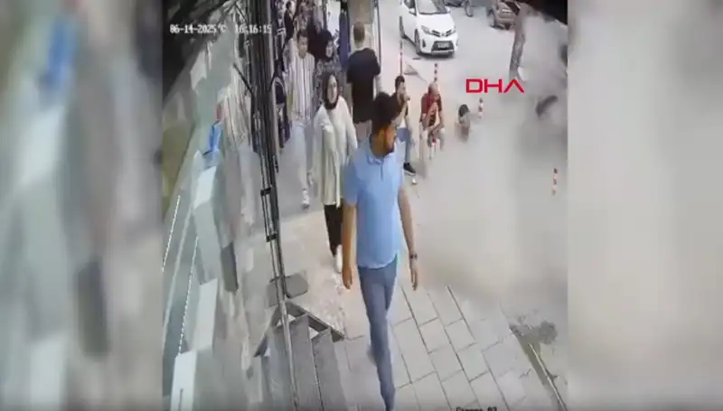 TIR Pastiği Patladı, Sokaklarda Korku Dolu Anlar Yaşandı!