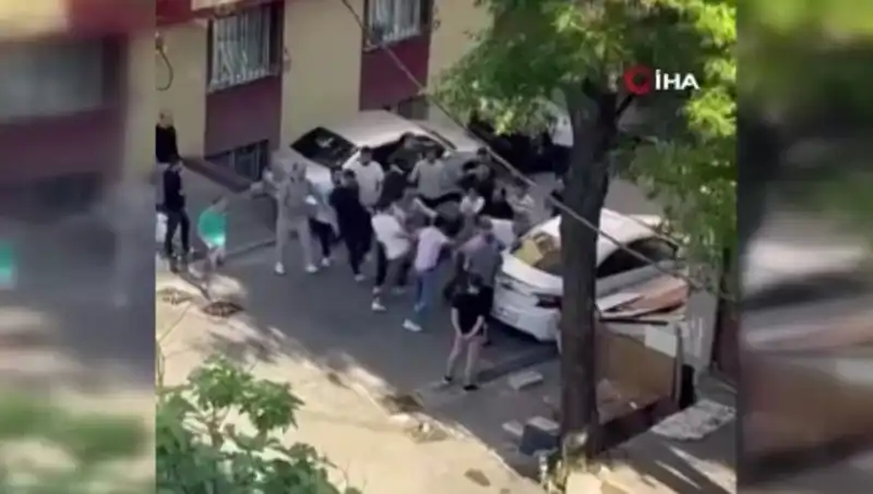 Kapıları Zorlayan Madde Bağımlısına Şehirde Sert Tepki: Meydan Dayakları Olayı