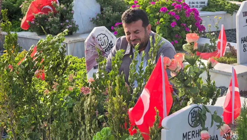 Deprem Şehitliğinde Bayram Coşkusu ve Duygusal Anlar