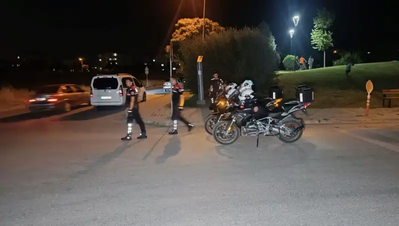 Parkta Neler Oldu? Kanlı Kavga, 14 Yaşındaki Çocuğun Hayatını Tehlikeye Attı!