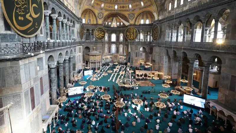 Ayasofya'nın Kapısını Kıran Sanığa Verilen Hapis Cezası Neden Bu Kadar Tartışmalı?