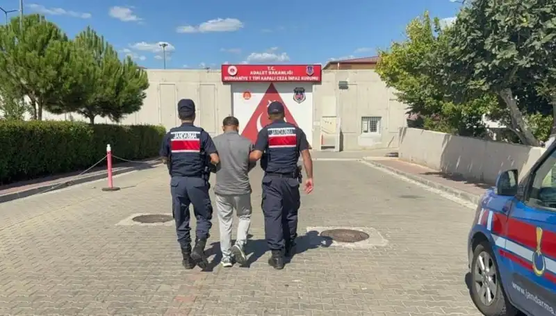 44 Yıldır Aranan Suçlu, Edremit'te Polisi Duygulandıran Bir Operasyonla Yakalandı