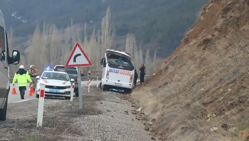 Oltu'da İşçi Servisi Kazası: Yaralılar Hastaneye Kaldırıldı