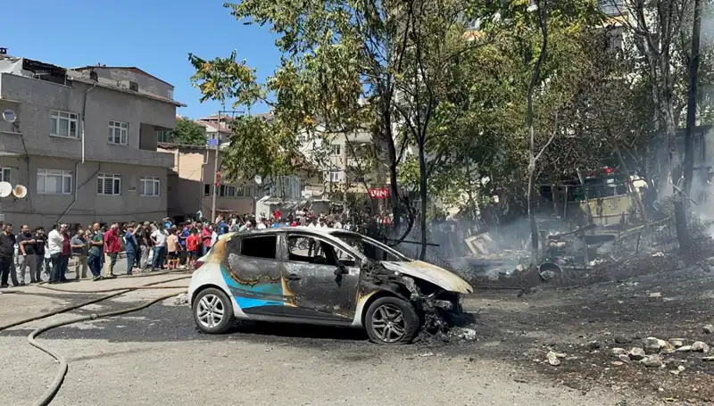 Gecekondu Yangını: Korkutan Olay Araçlara Zarar Verdi
