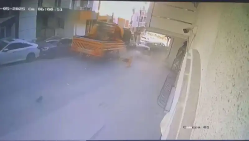 Kontrolden Çıkan Vinç, 23 Araca Çarparak Feci Bir Kaza Yaratıyor