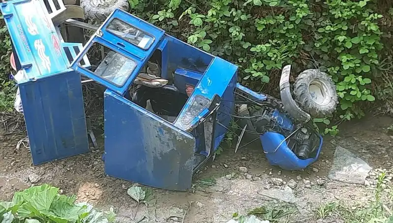 Kontrolden Çıkan Pat Pat Dereye Devrildi, İki Kişi Yaralandı!