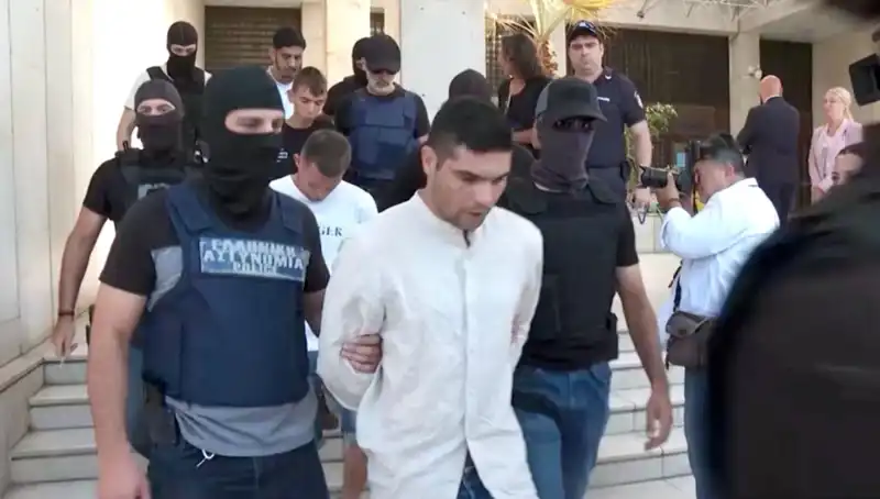 Atina’da Cinayet Şoku: Profesörün Eski Eşinin de Aralarında Olduğu 5 Kişi Gözaltında