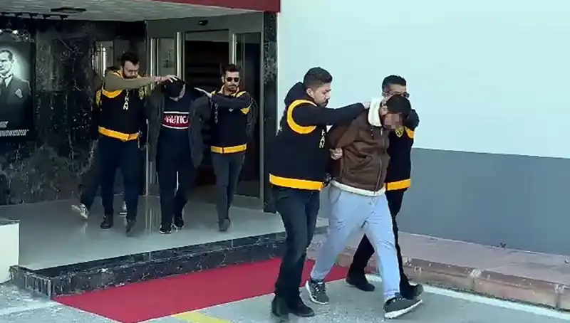 Silahlı Tehdit ile 2 Milyon Lira İsteyen İki Şüpheli Tutuklandı