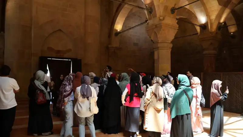 Eşsiz Bir Tehlike: Dünyanın Kısır Dilleri ve Yazım kültürü