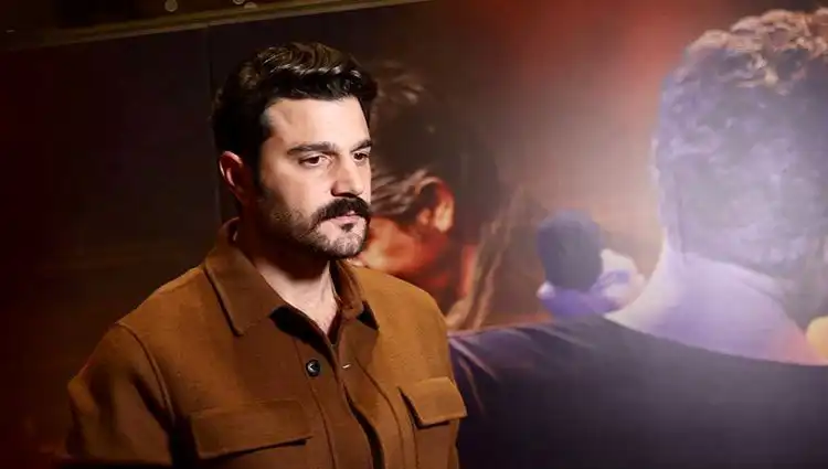 Kalbim Yaralı Dizisi: Murat Göğebakan'ın Efsane Oyuncu Kadrosu