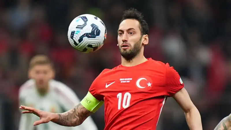 Fenerbahçe'nin Çalhanoğlu İle Mourinho İlişkisi: Detaylar Ortaya Çıktı