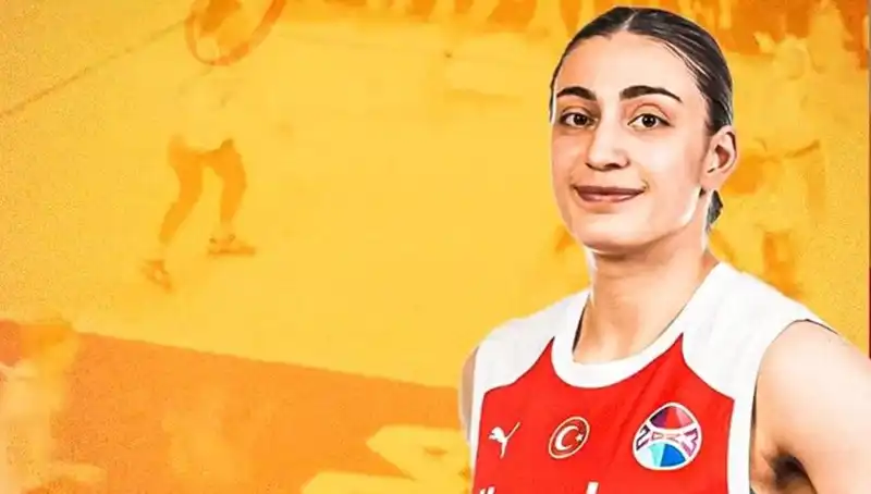 Galatasaray, Üç Önemli Yıldızla Sözleşme Yeniledi: Taraftarları Heyecanlandıran Gelişme!