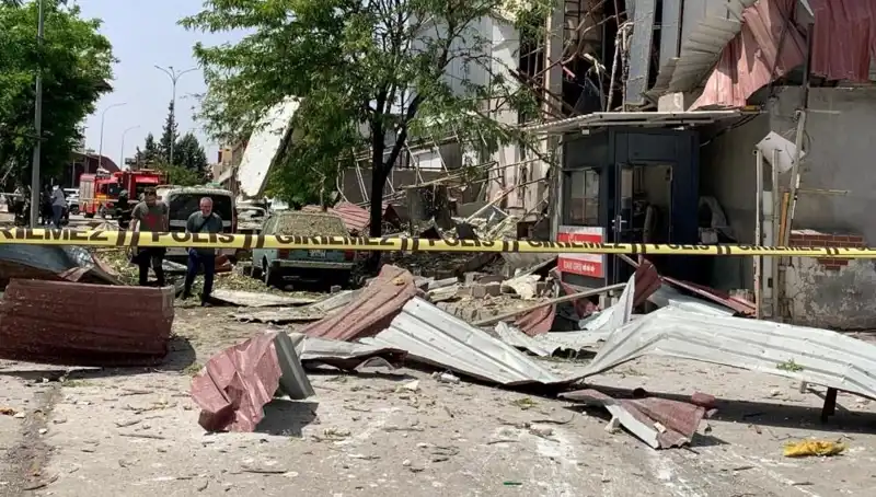Gaziantep'te Fabrikada Patlama: Çok Sayıda Yaralı ve Panik Var!