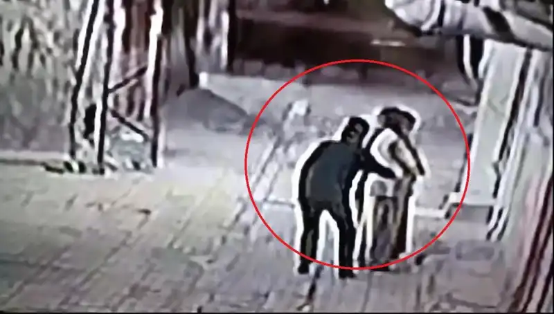 Polislerin Kapkaççılara Yönelik Sıradışı Operasyonunda Simitçi ve Pazarcı Kılığı!