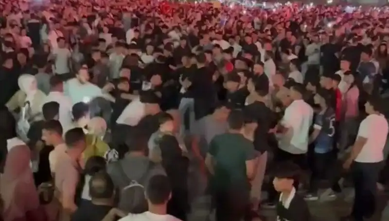 Bağcılar Konserinde Bıçaklı Kavga: Üç Kişi Yaralandı