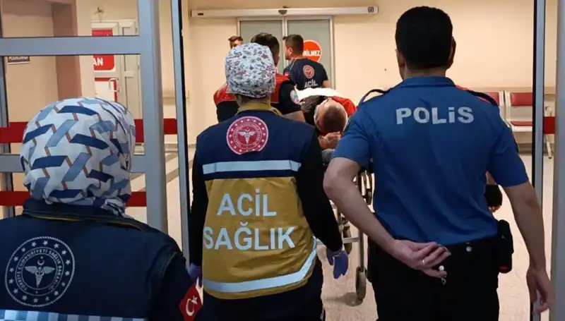 Polisiye Dram: Kazaya Karışan İki Polis Memuru Hastaneye Kaldırıldı