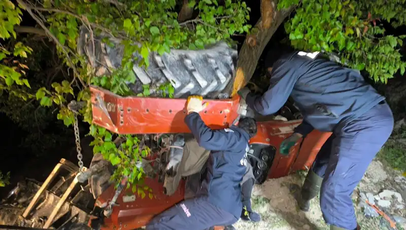 Kontrolden Çıkan Traktör Devrildi, Korkunç Kazada Sürücü Hayatını Kaybetti