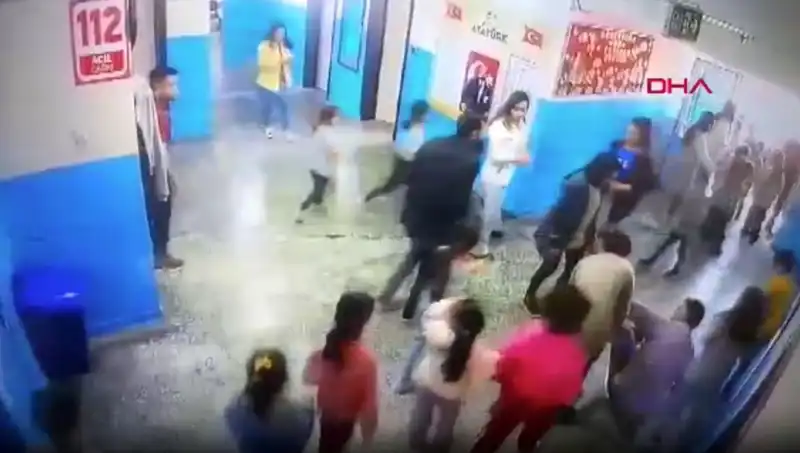 Bayılan Öğrenciyi Müdür Yardımcısı Hayata Döndürdü: O Anlar Gözler Önünde Yaşandı